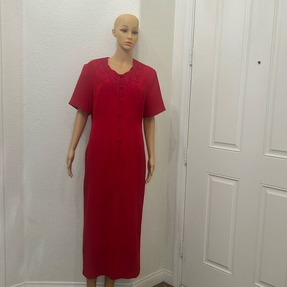 Mosaic Red Dress Sz 14 Embroidered Scoop Neck Short Sleeve Lined - Picture 1 of 12